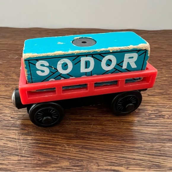 Thomas & Friends Other - Thomas & Friends Wooden Railway Train Tank Red Cargo Car + Blue Sodor Cargo